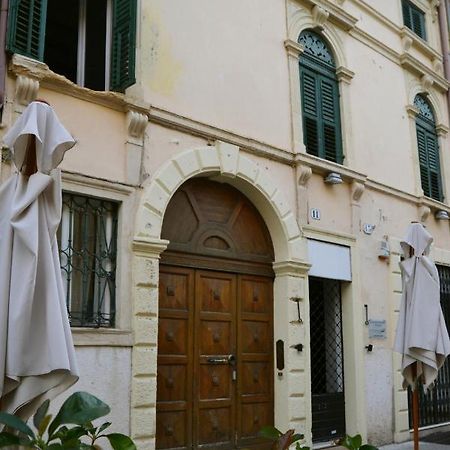 Gabrielli Rooms Et Apartments Sant Antonio Alloggio 4 M0230914084 Verona Exterior foto
